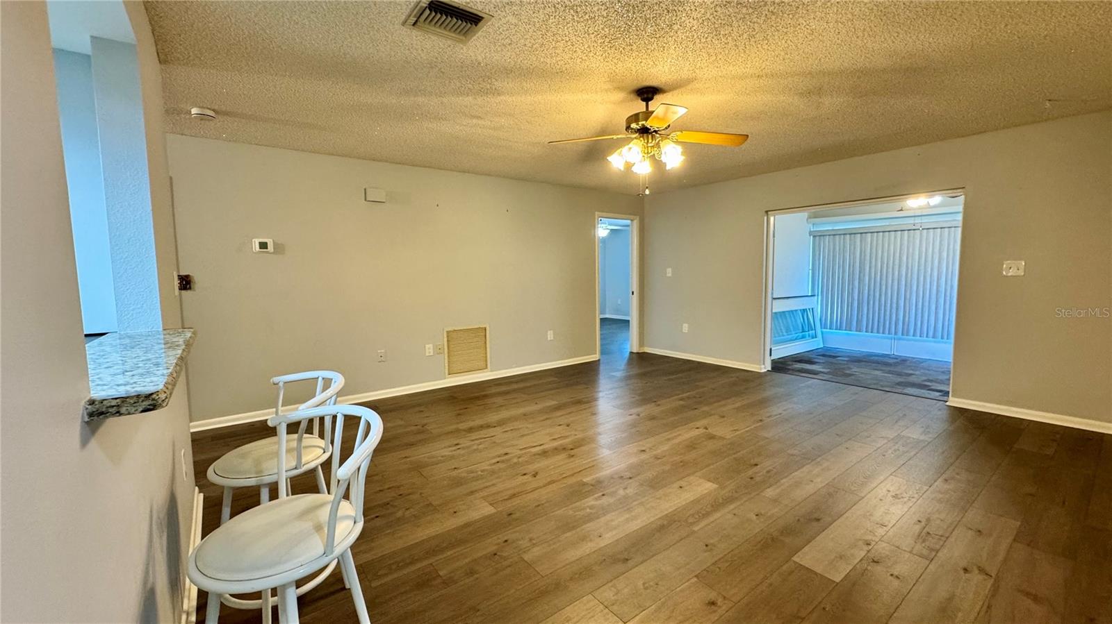 EUSTIS CENTURY OAKS ESTATES - Residential Lease