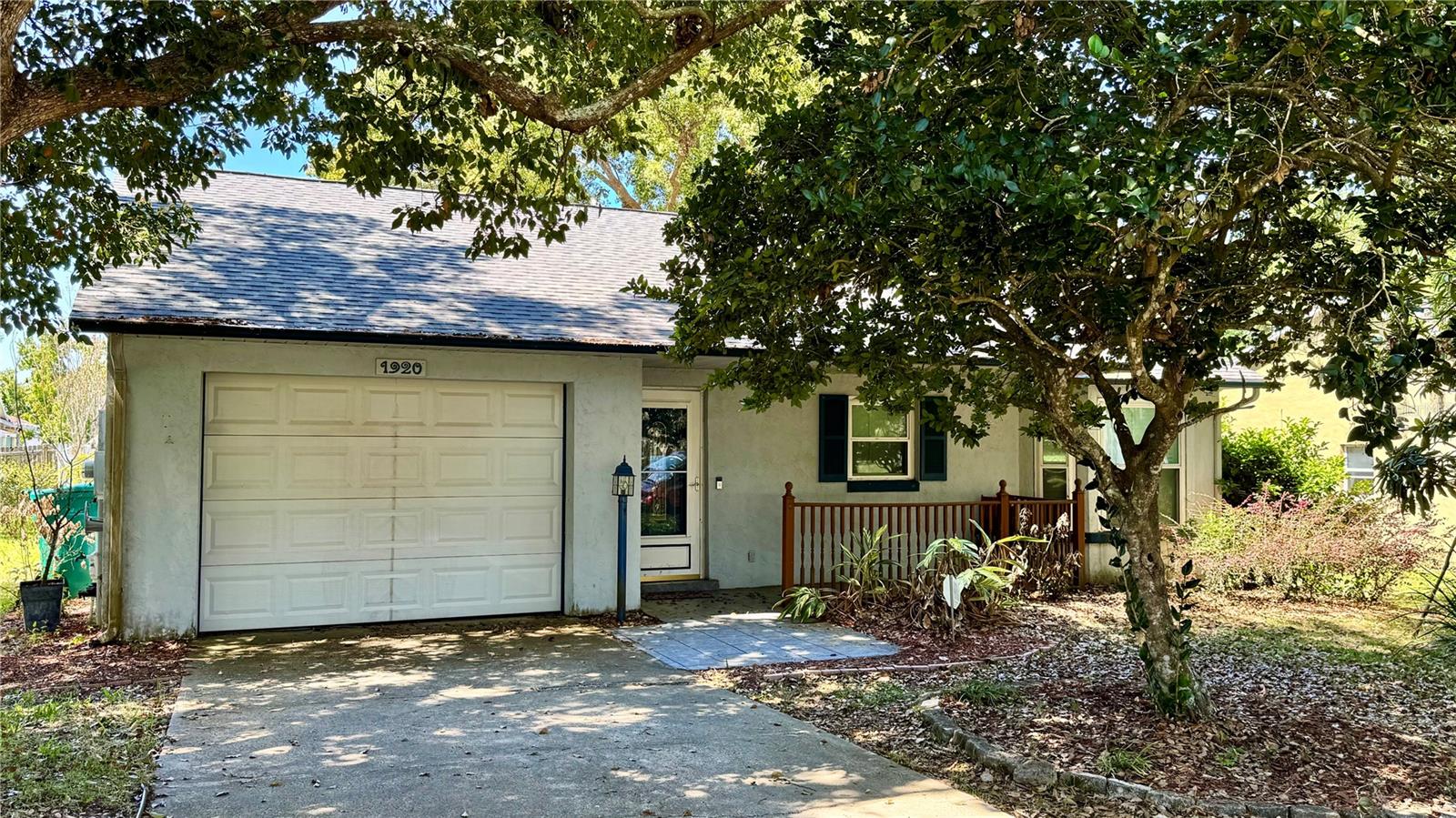 EUSTIS CENTURY OAKS ESTATES - Residential Lease