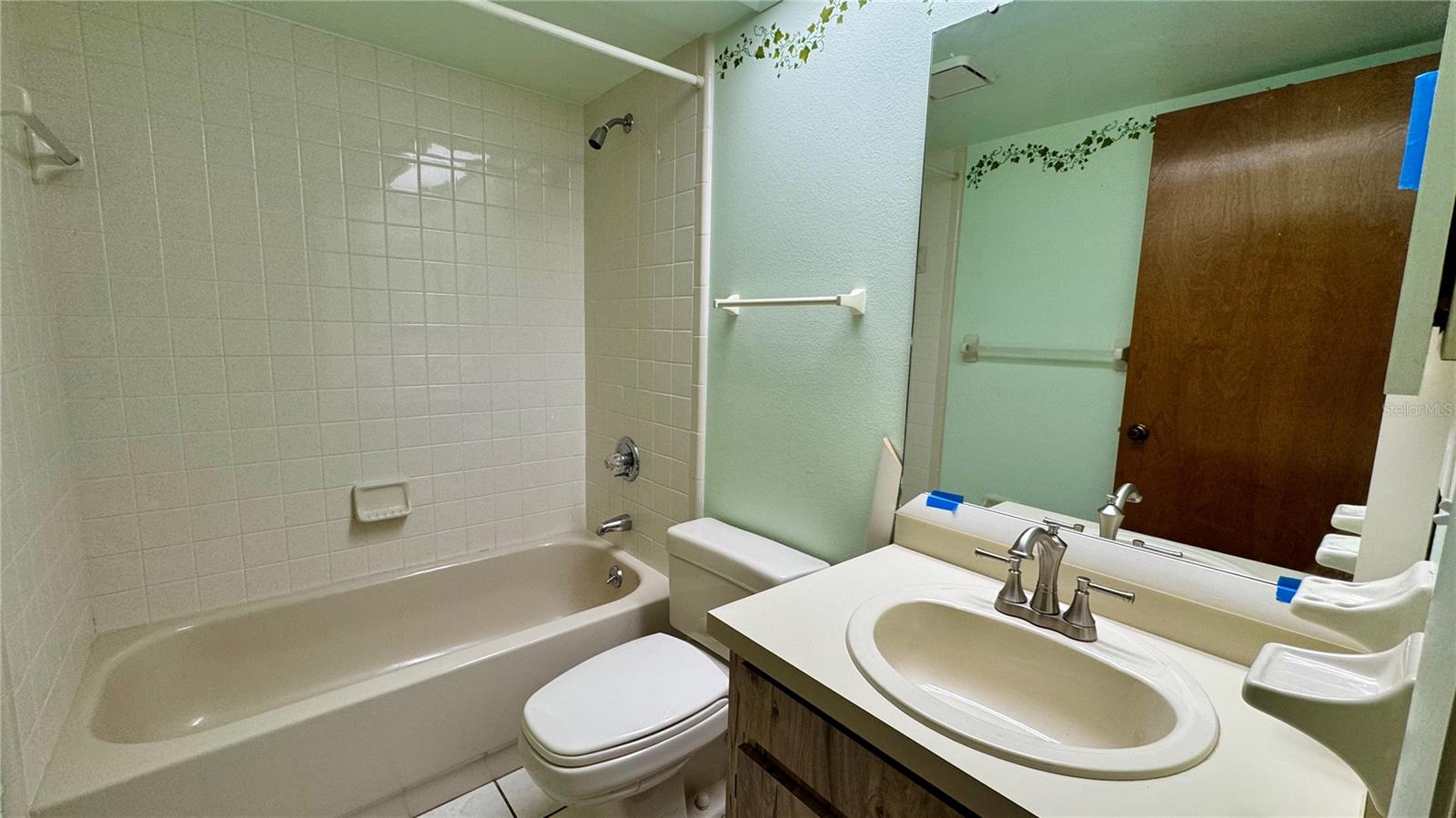 EUSTIS CENTURY OAKS ESTATES - Residential Lease