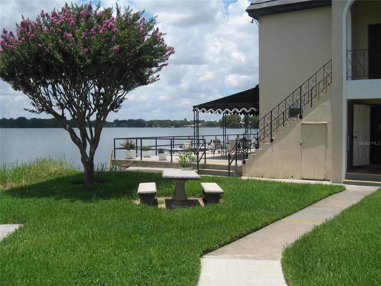 CHATEAUX DU LAC - Residential