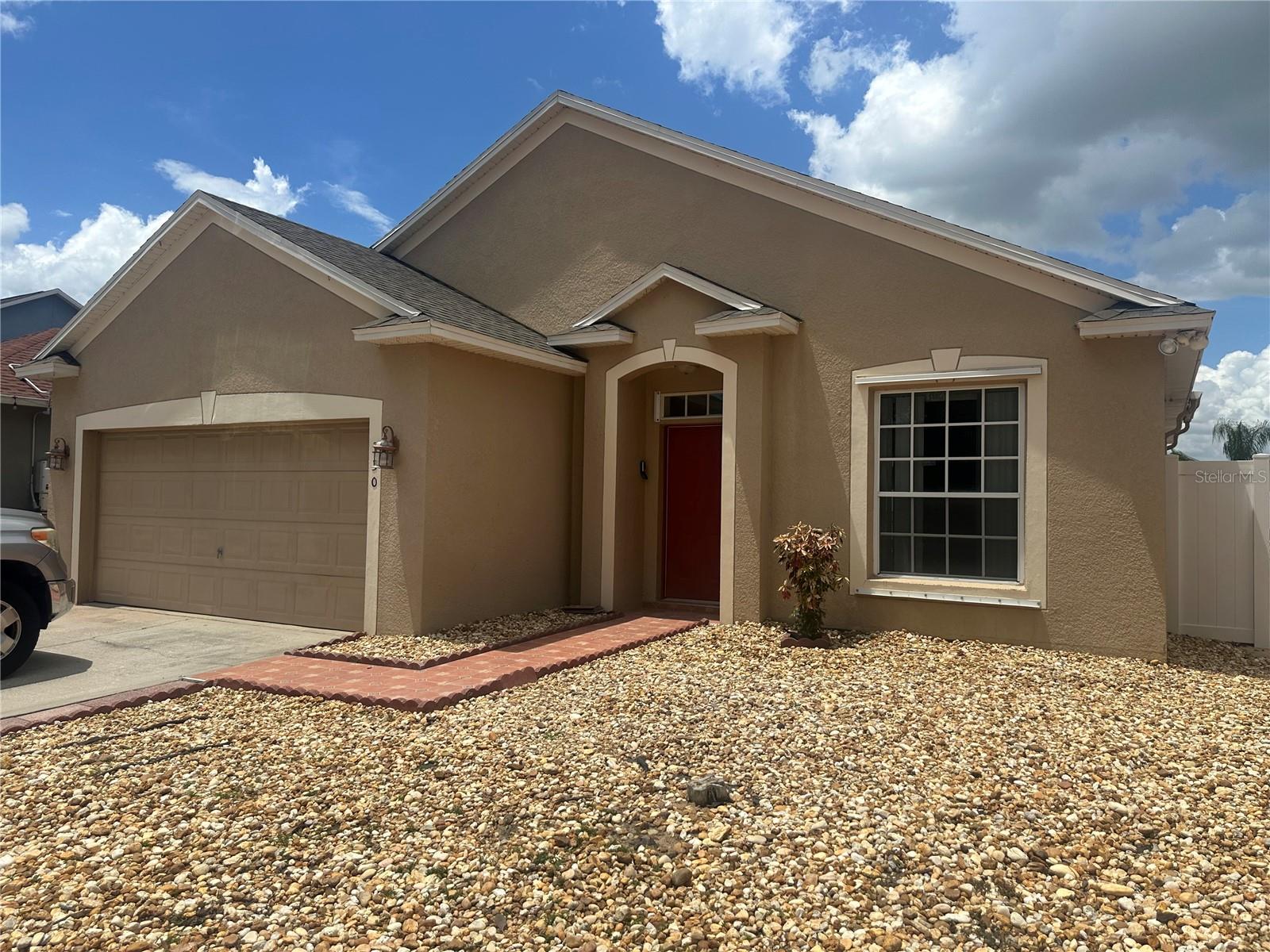 Exceptional Opportunity in Davenport!
Beautiful 3-bedroom, 2-bath home in excellent condition with a private pool. Ideally located near popular shopping (Posner Park and Posner Village), supermarkets, and convenient to schools and medical facilities. Plus, easy access to Highway 27 and I-4. Just minutes from Disney World . The owner is motivated to sell—don’t miss this fantastic opportunity!