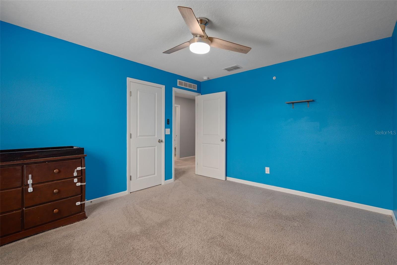 LINCOLN OAKS - Residential