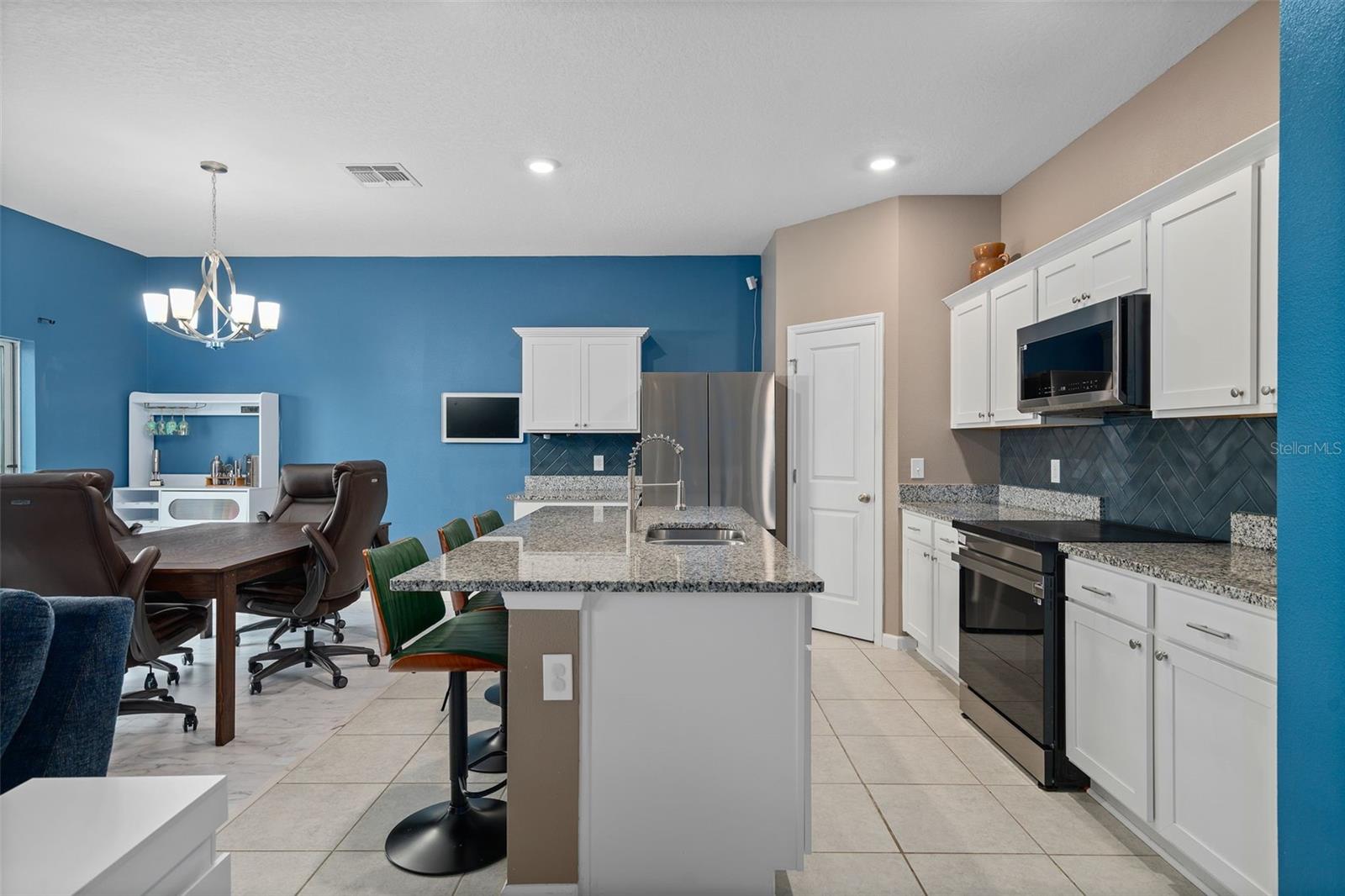 LINCOLN OAKS - Residential