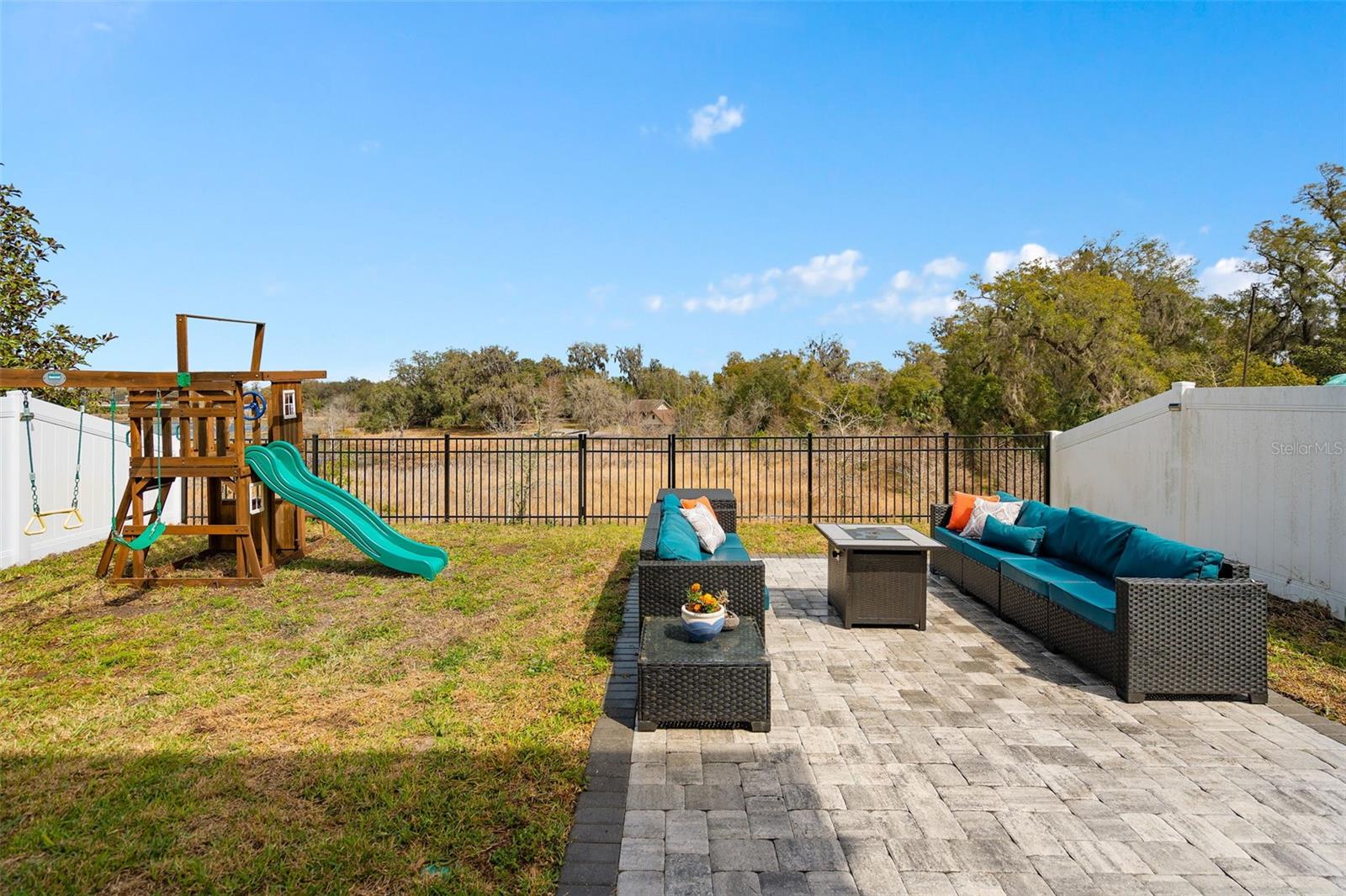 LINCOLN OAKS - Residential