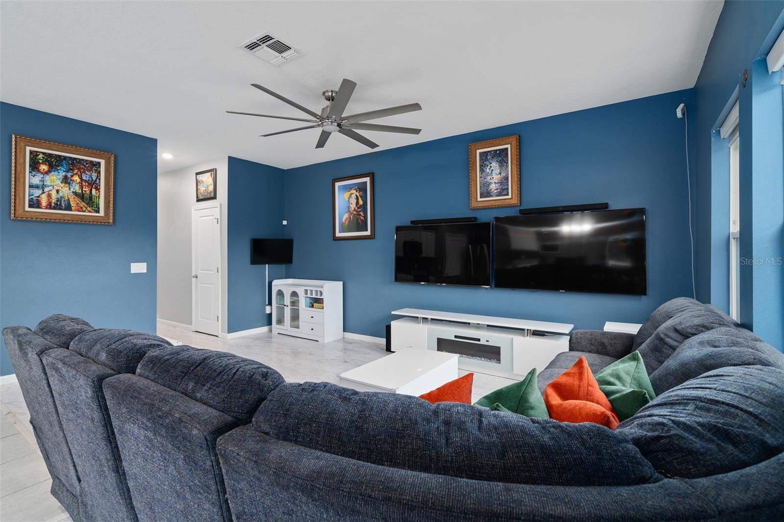 LINCOLN OAKS - Residential