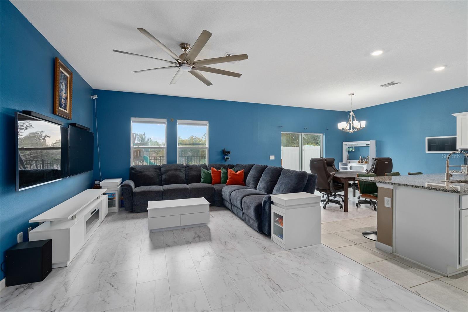 LINCOLN OAKS - Residential