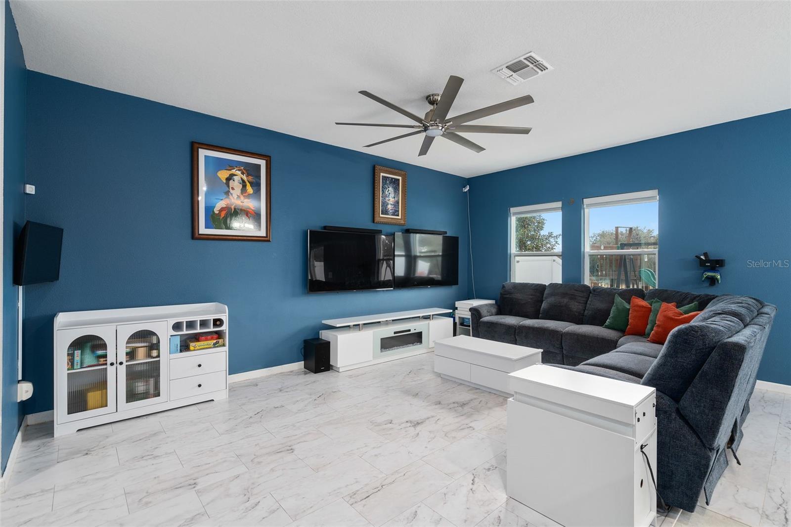 LINCOLN OAKS - Residential