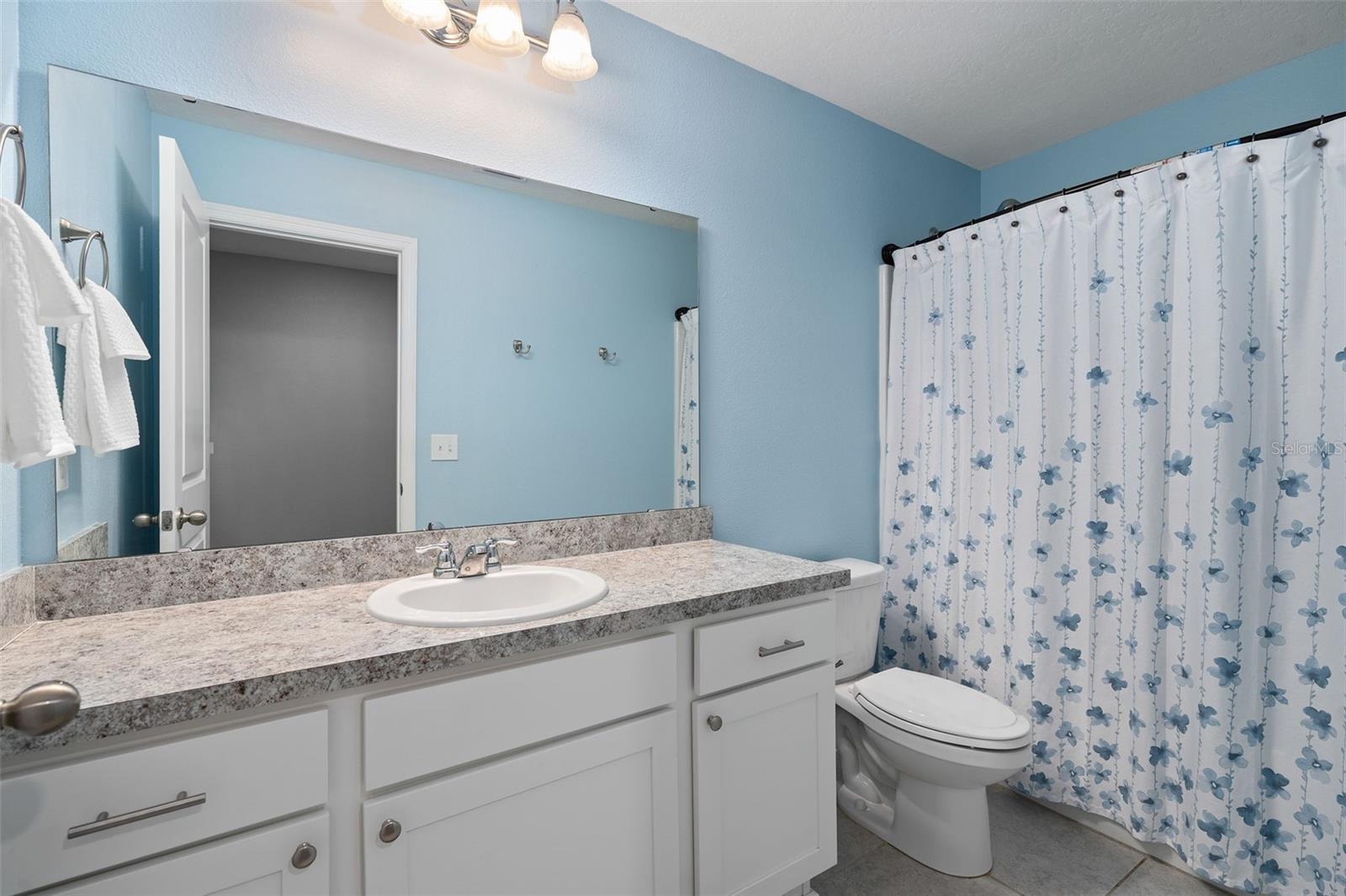 LINCOLN OAKS - Residential