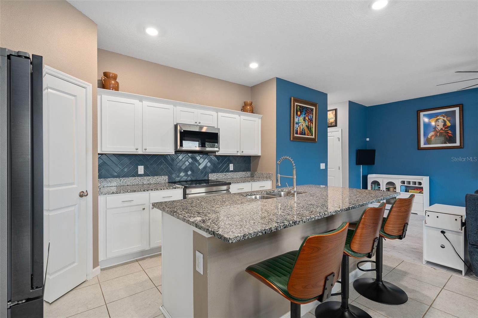 LINCOLN OAKS - Residential