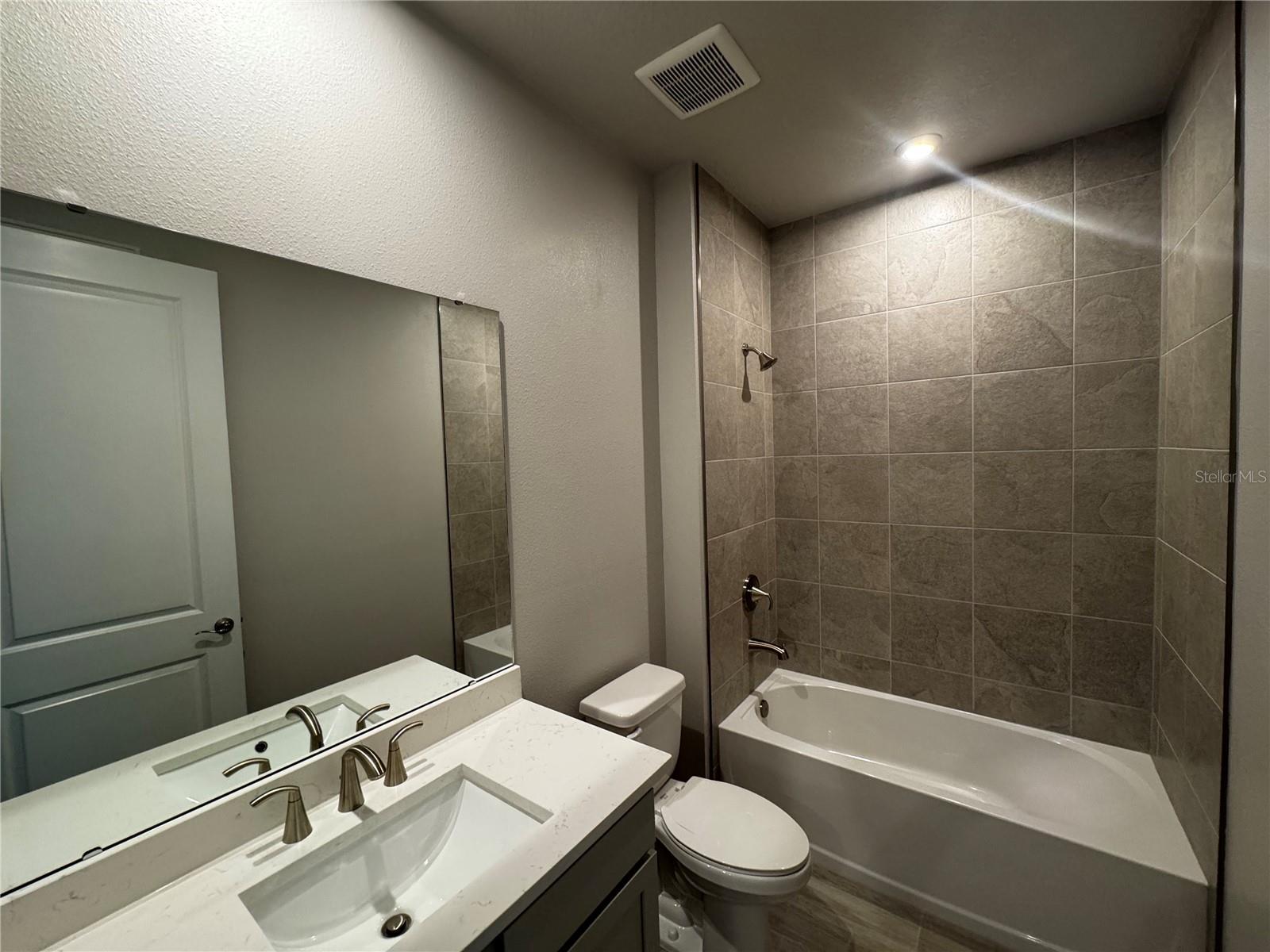 WINDWATER PH IA & IB - Residential Lease