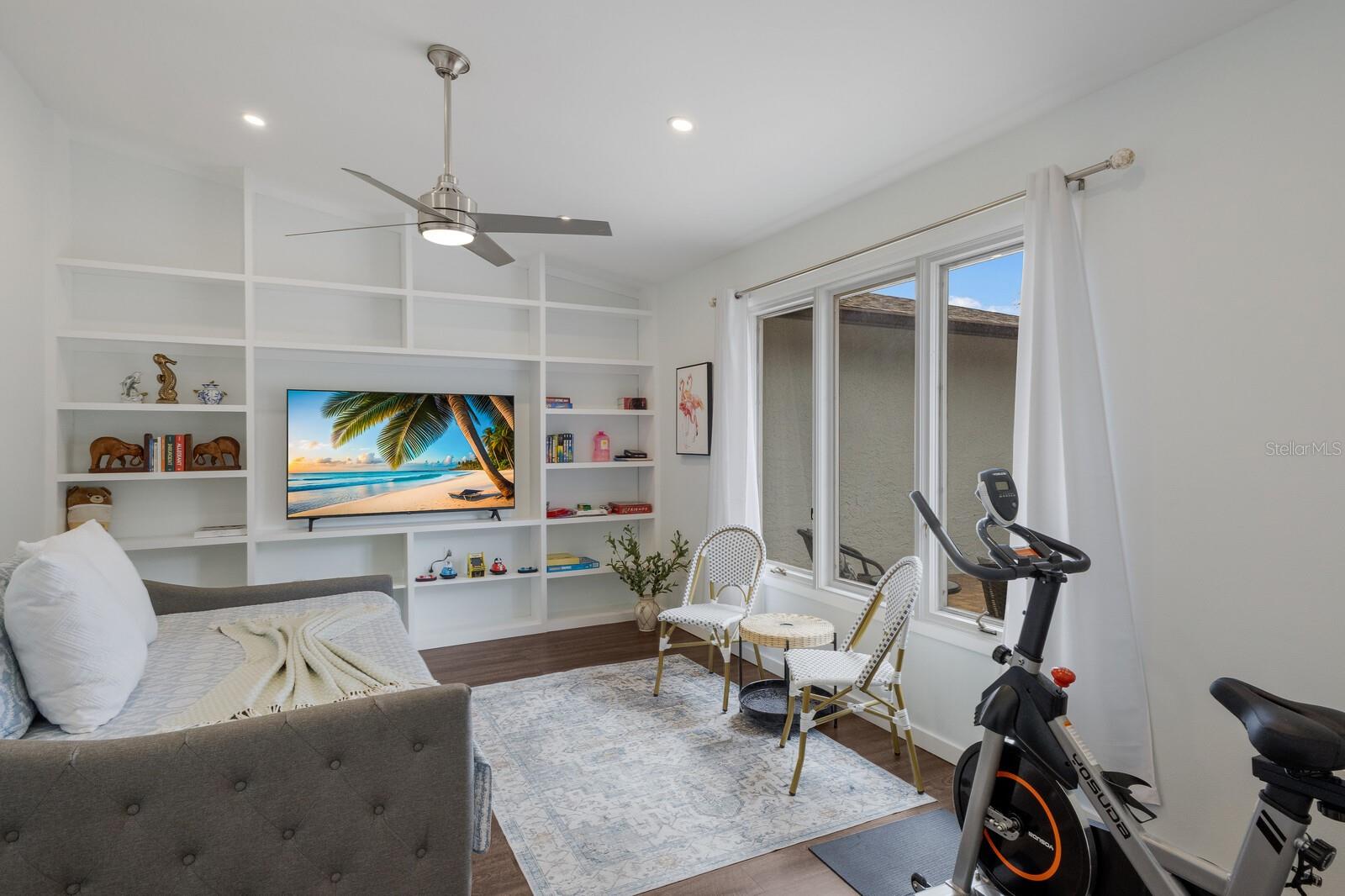 PALMA SOLA PINES II - Residential