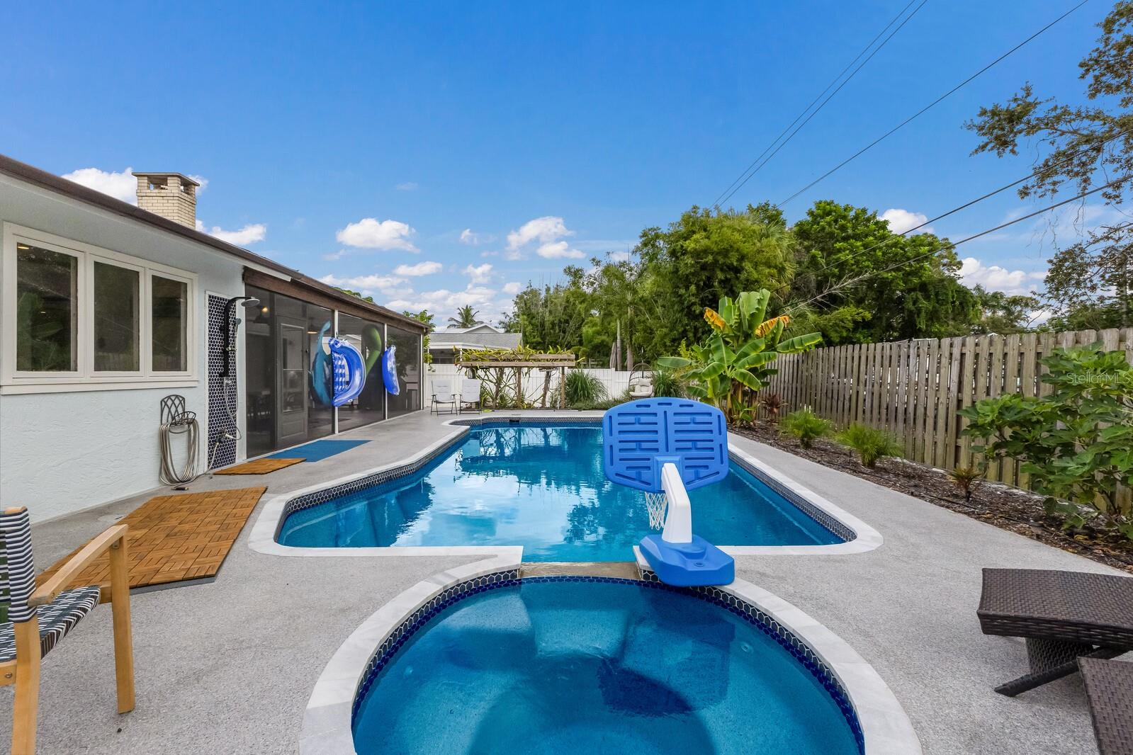 PALMA SOLA PINES II - Residential