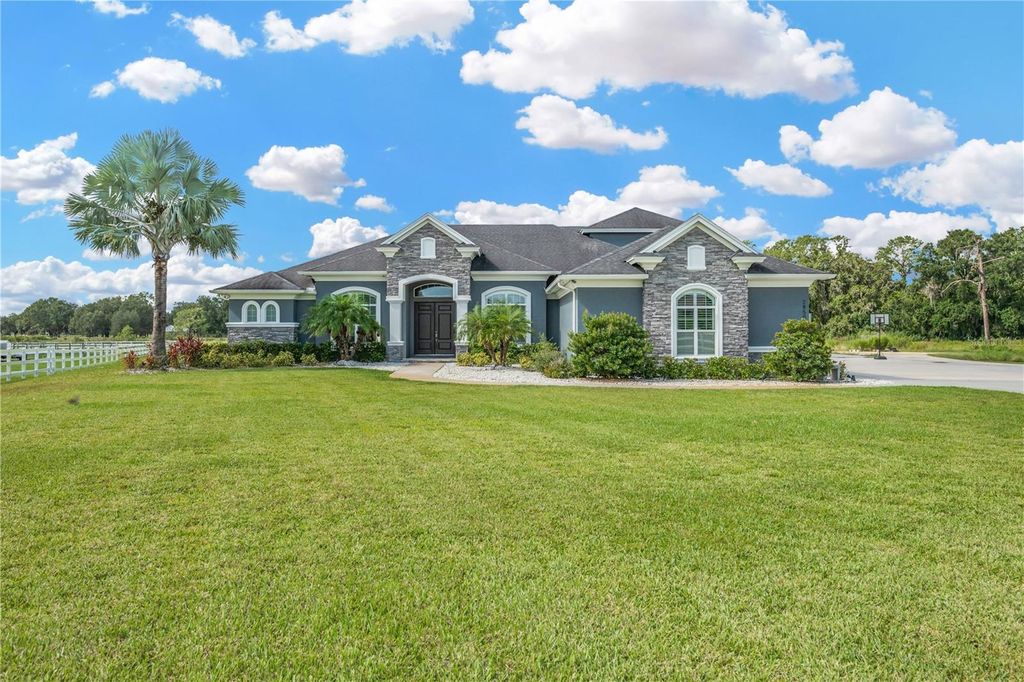 Photo of 2850 Saddle Ridge Lane, Lakeland, FL 33810 (MLS # TB8434033)