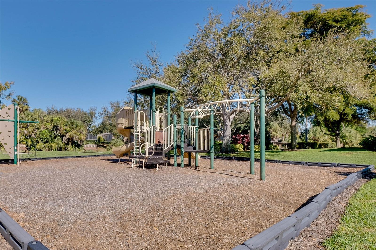 PALMA SOLA TRACE - Residential