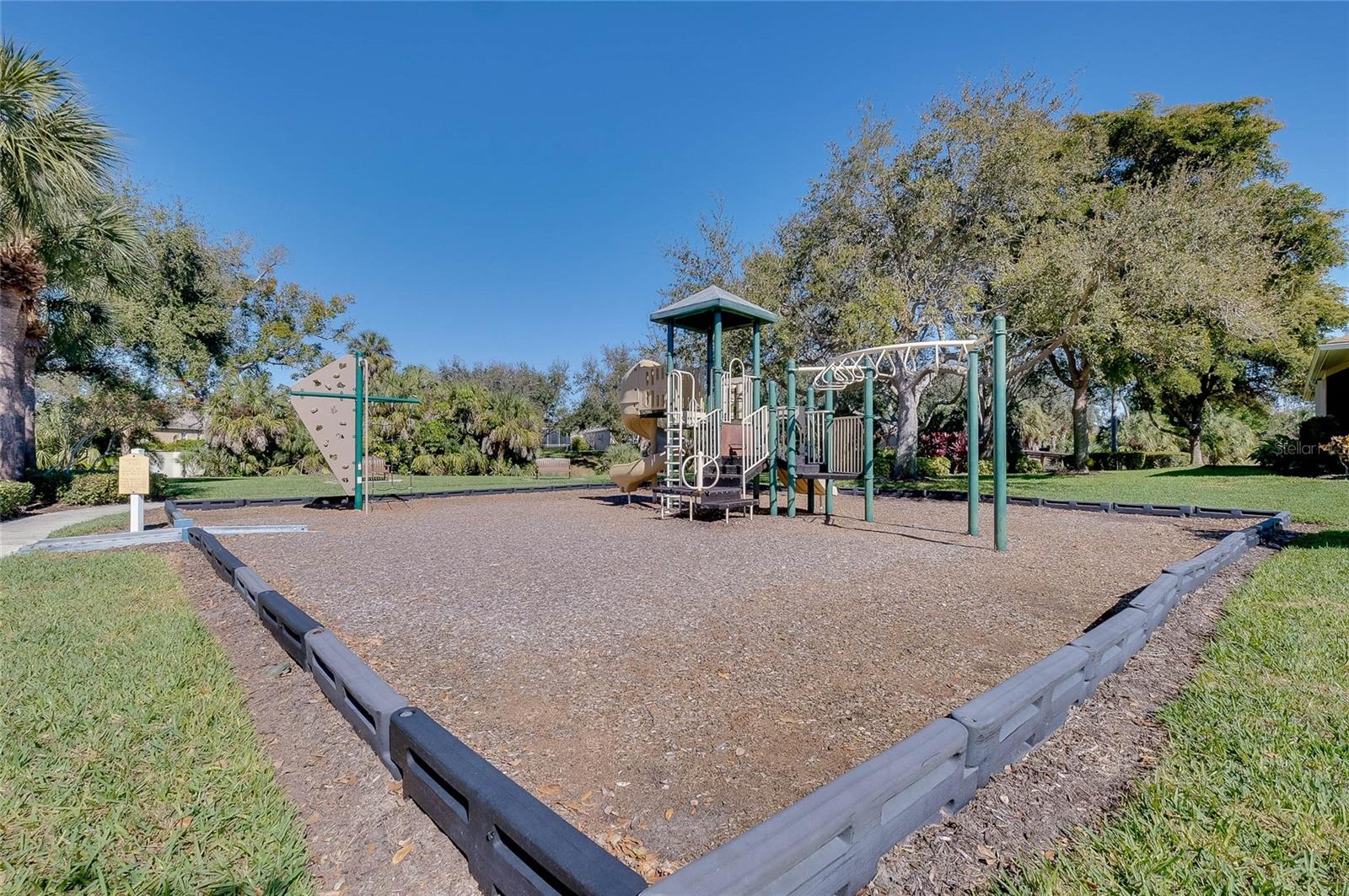 PALMA SOLA TRACE - Residential