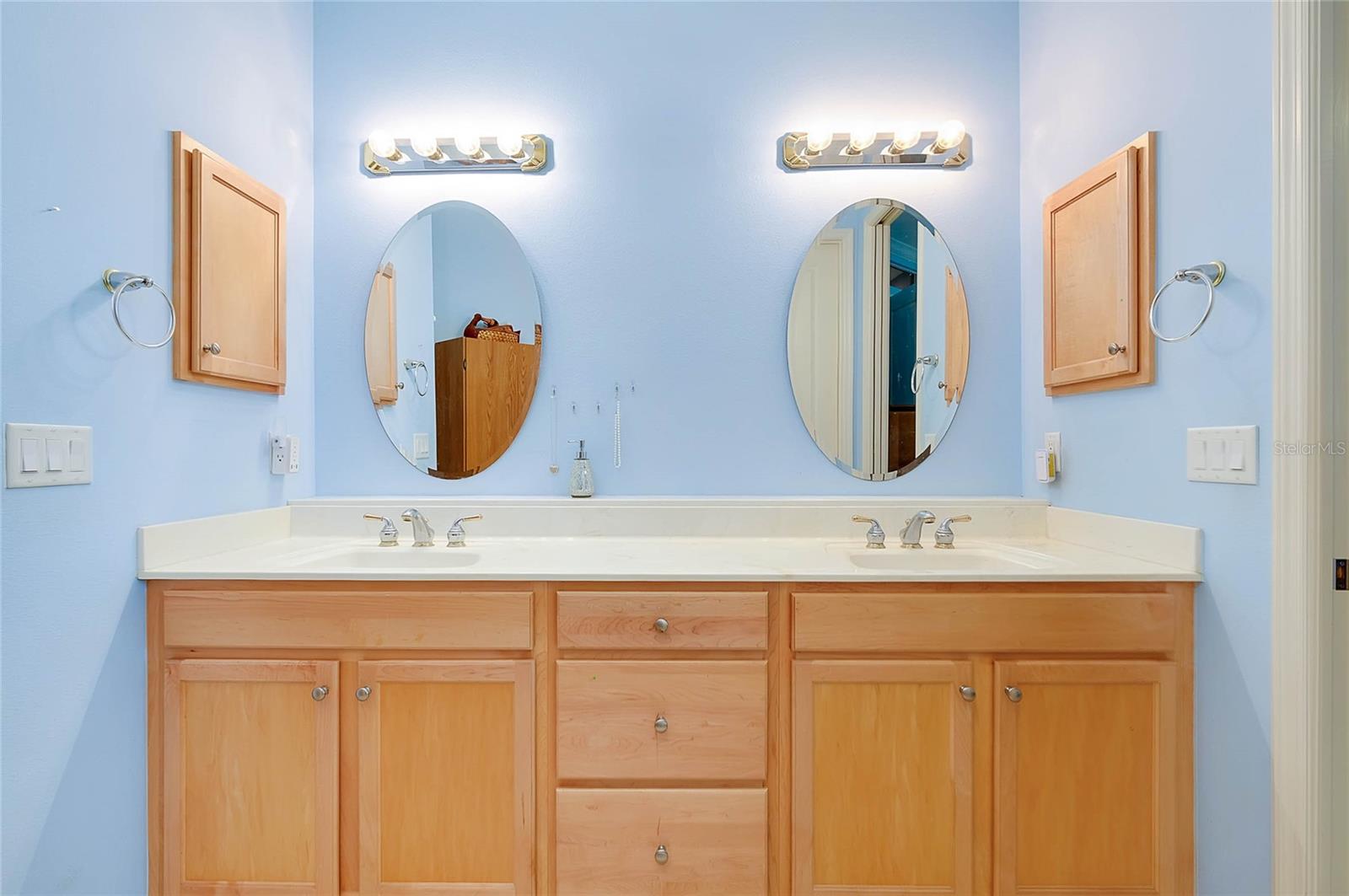 PALMA SOLA TRACE - Residential