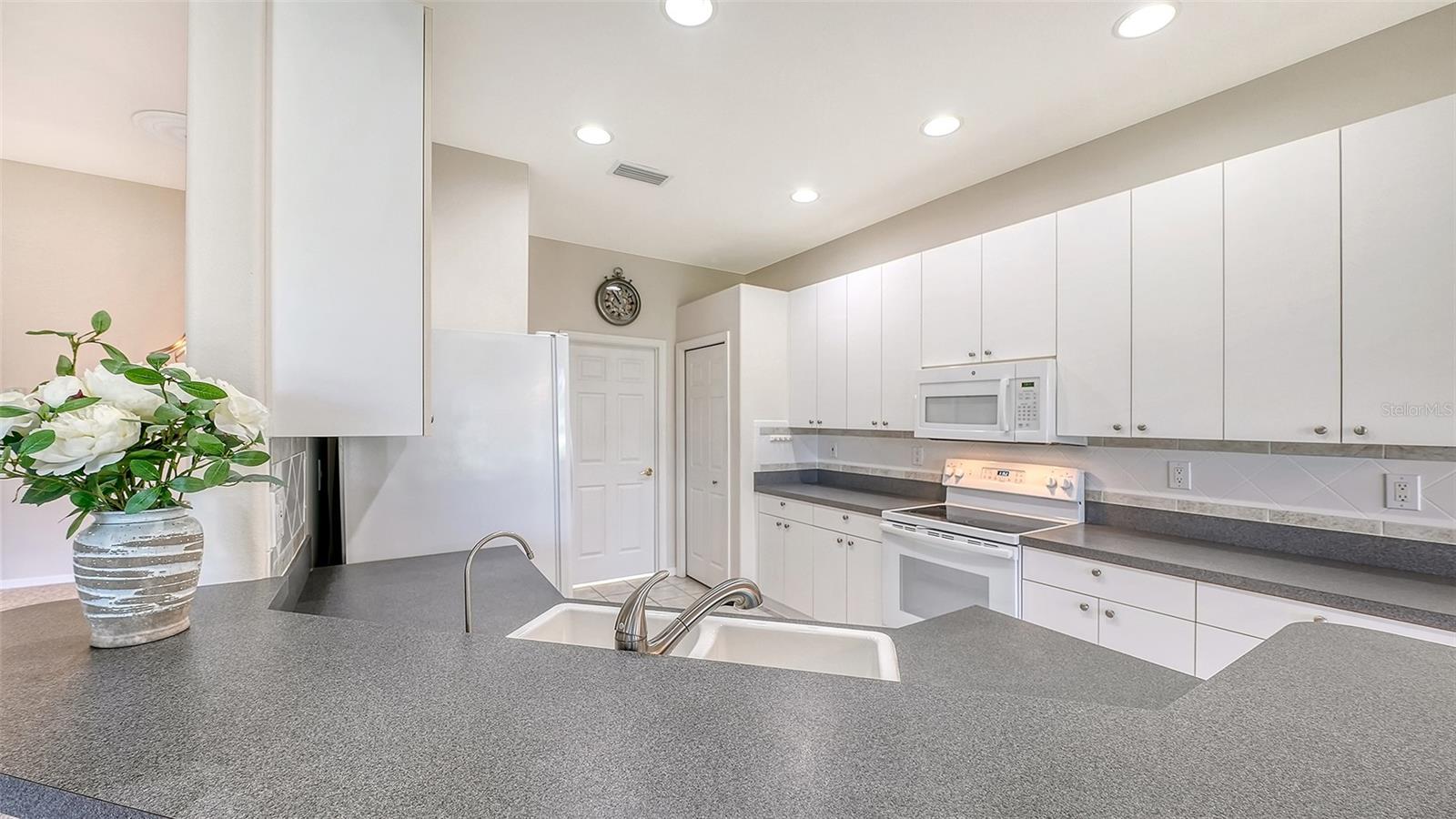 PELICAN POINTE GOLF & CC - Residential