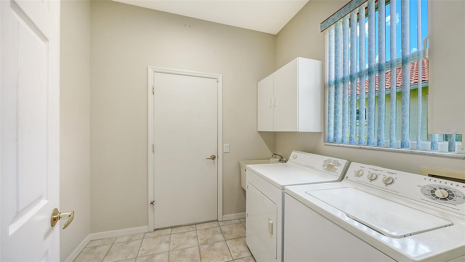 PELICAN POINTE GOLF & CC - Residential