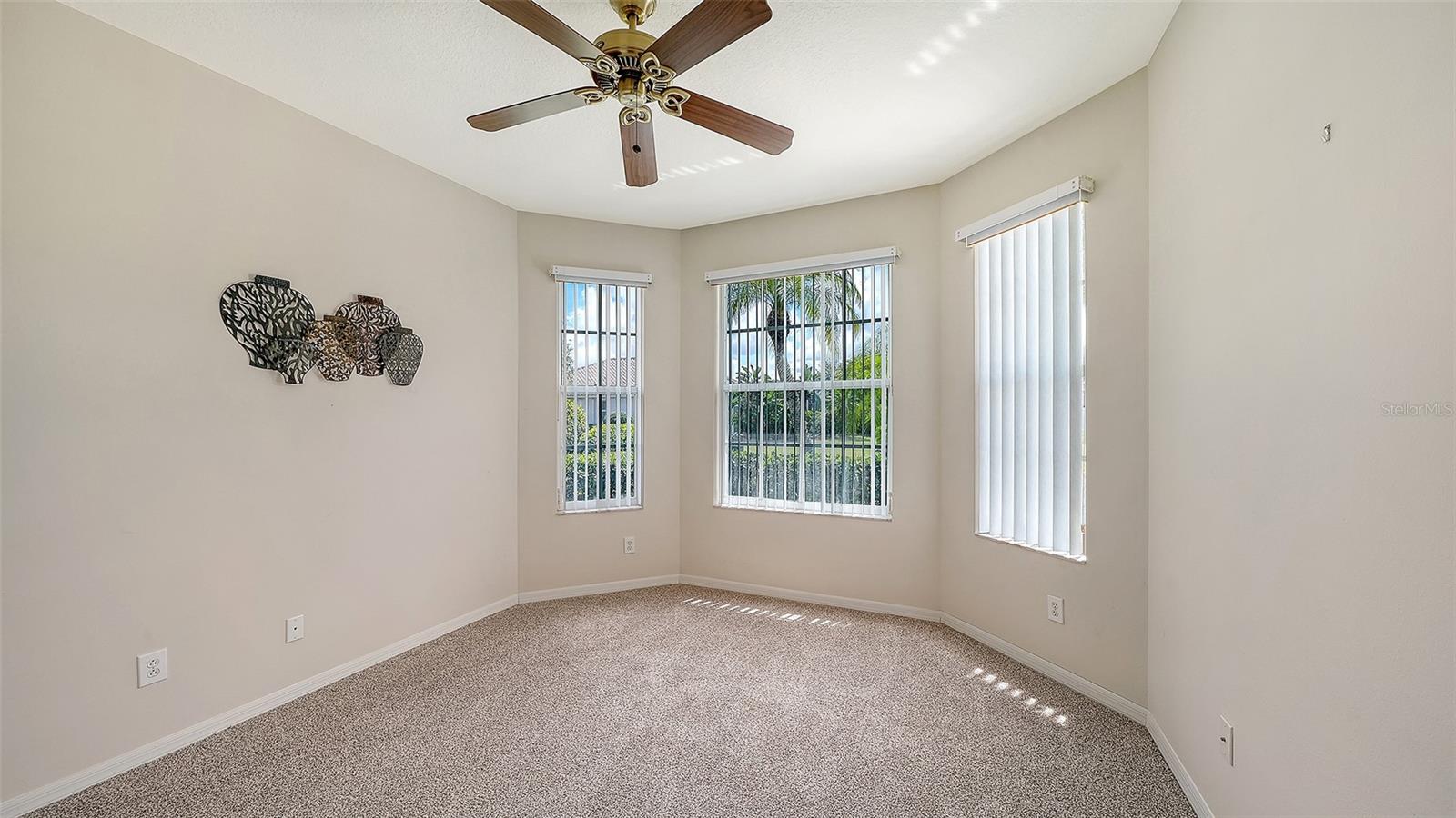 PELICAN POINTE GOLF & CC - Residential