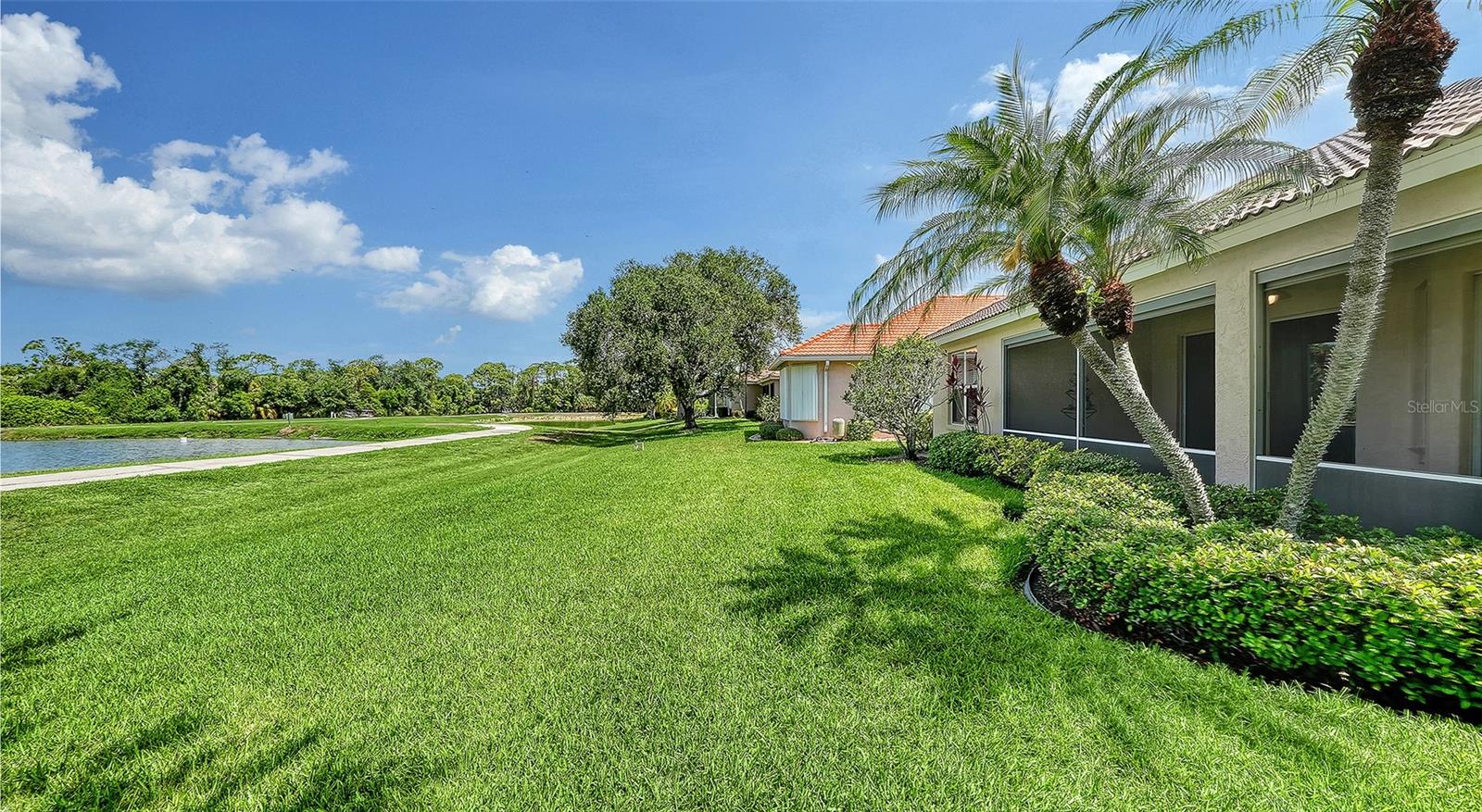 PELICAN POINTE GOLF & CC - Residential
