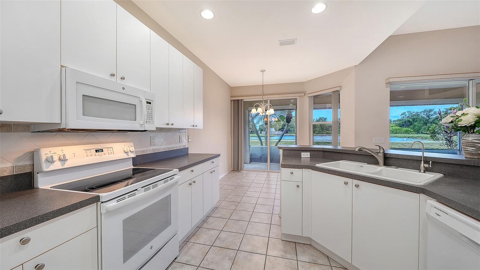 PELICAN POINTE GOLF & CC - Residential