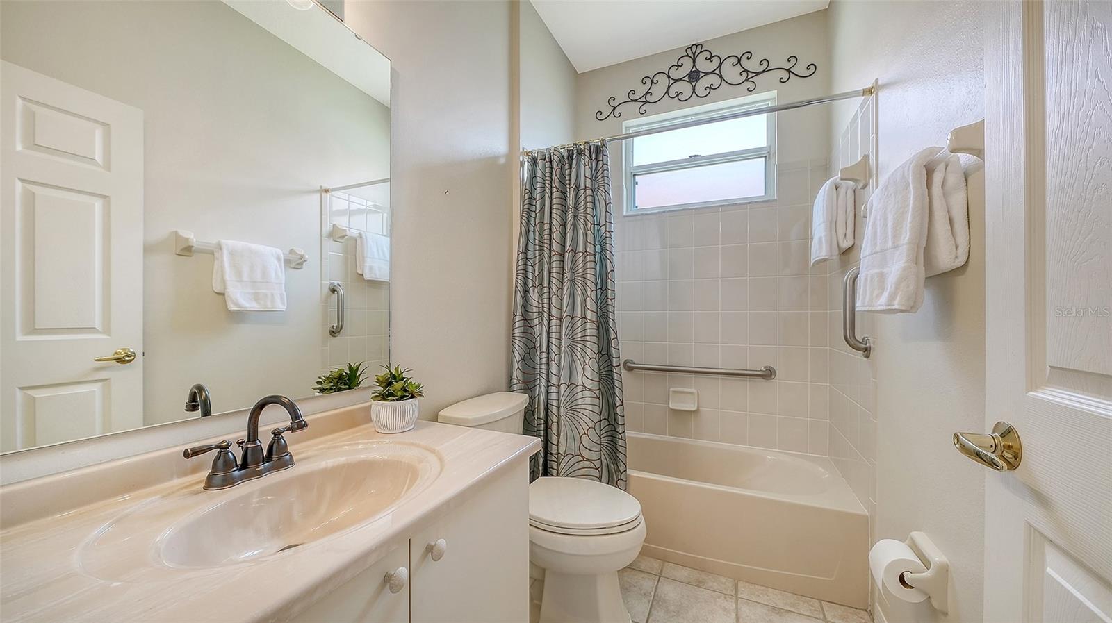 PELICAN POINTE GOLF & CC - Residential