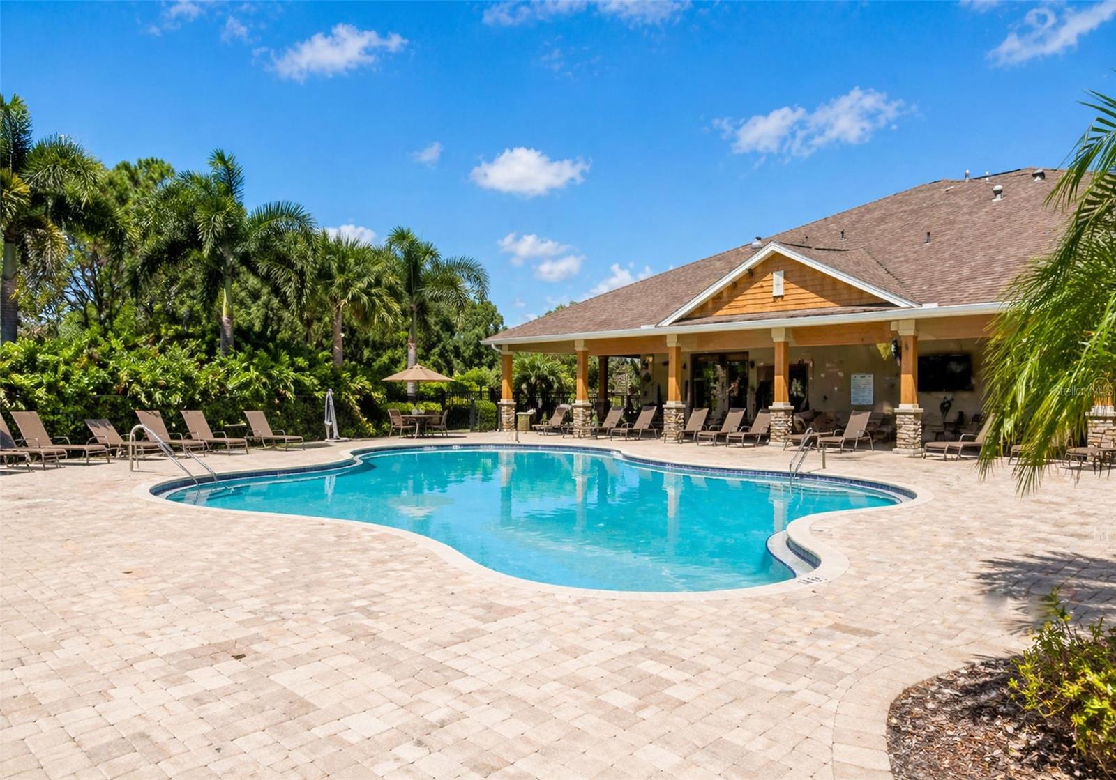 PALMA SOLA TRACE - Residential