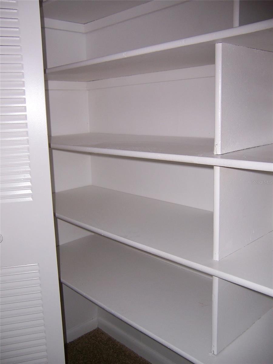 TWIN LAKES MANOR - Residential Lease