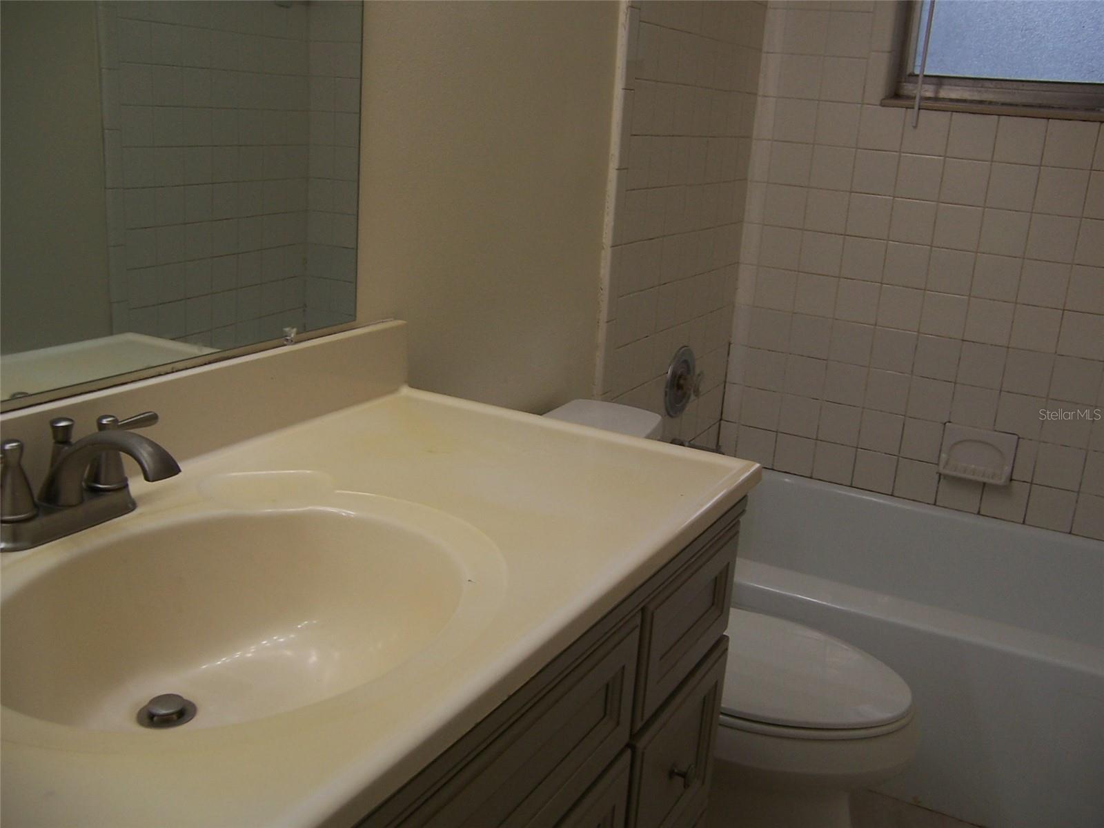 TWIN LAKES MANOR - Residential Lease