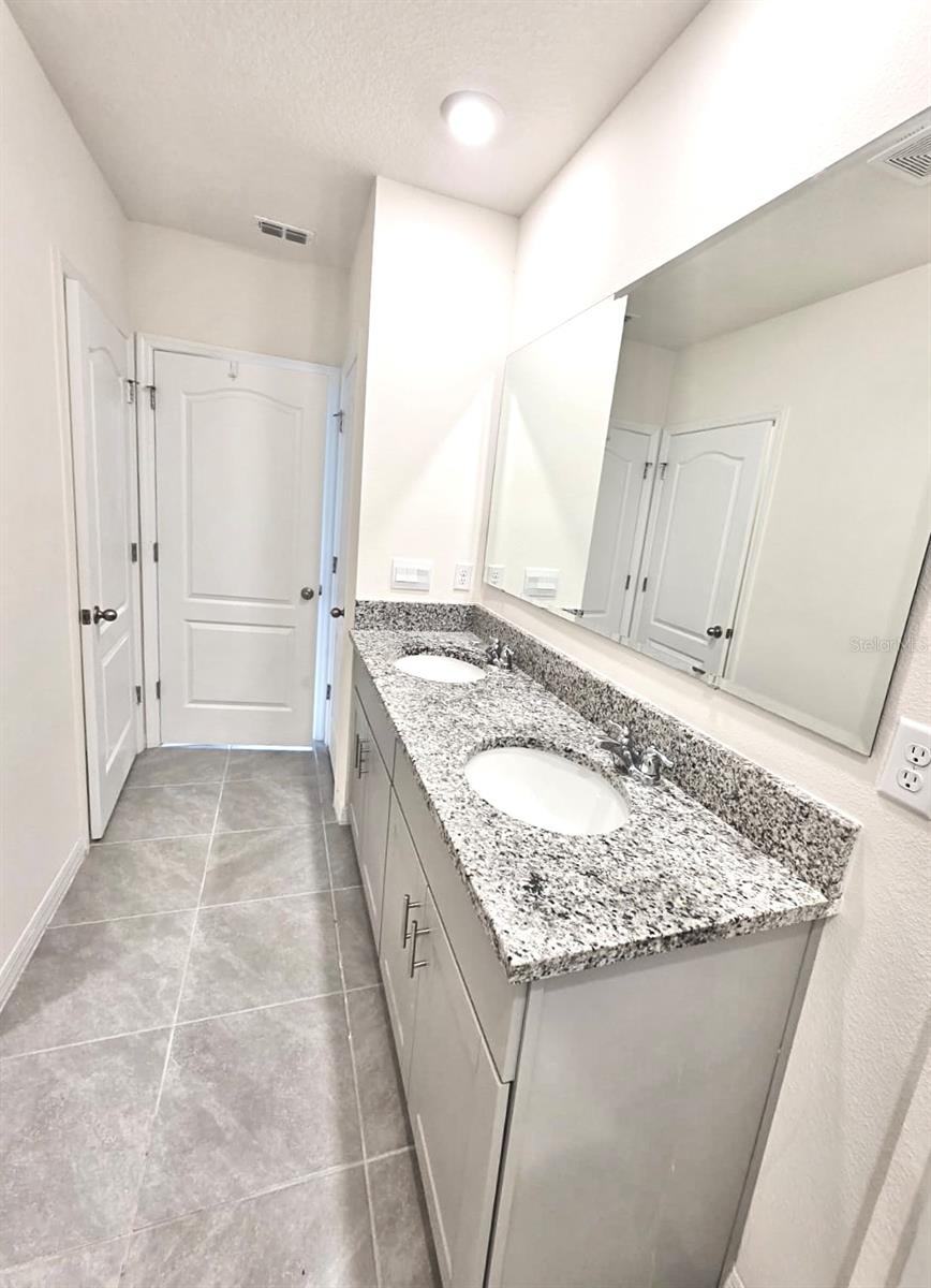 BELLA OAKS - Residential