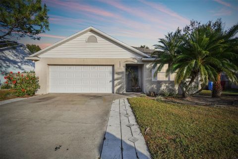 A home in PLANT CITY