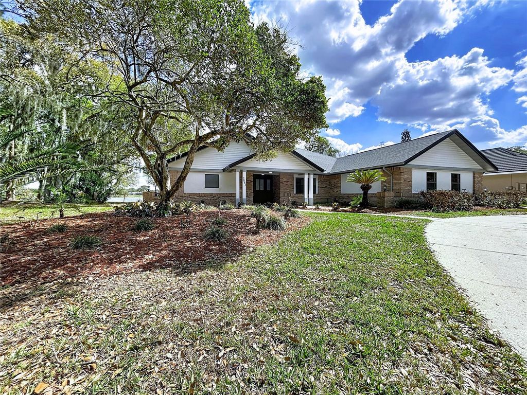Photo of 2881 Hammock Drive, Plant City, FL 33566 (MLS # TB8485705)