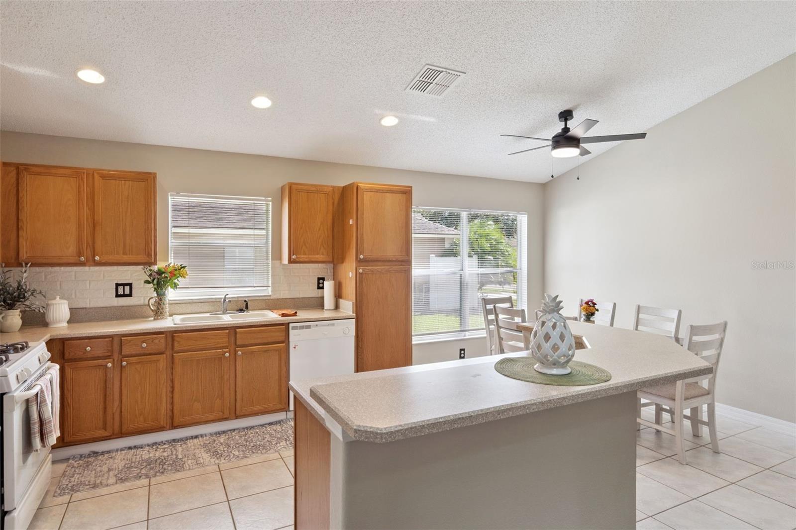 ORANGE TREE PH 04 LT 401 BEING IN 15-24-2 - Residential