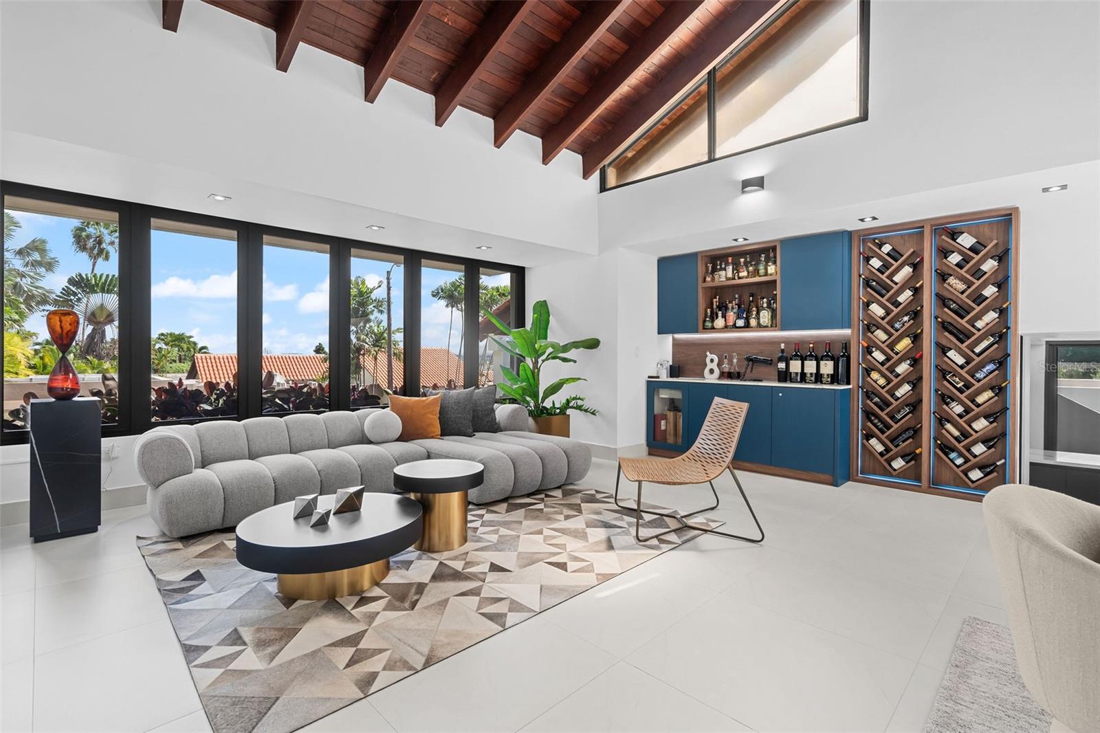 URB. LA COLINA - Residential