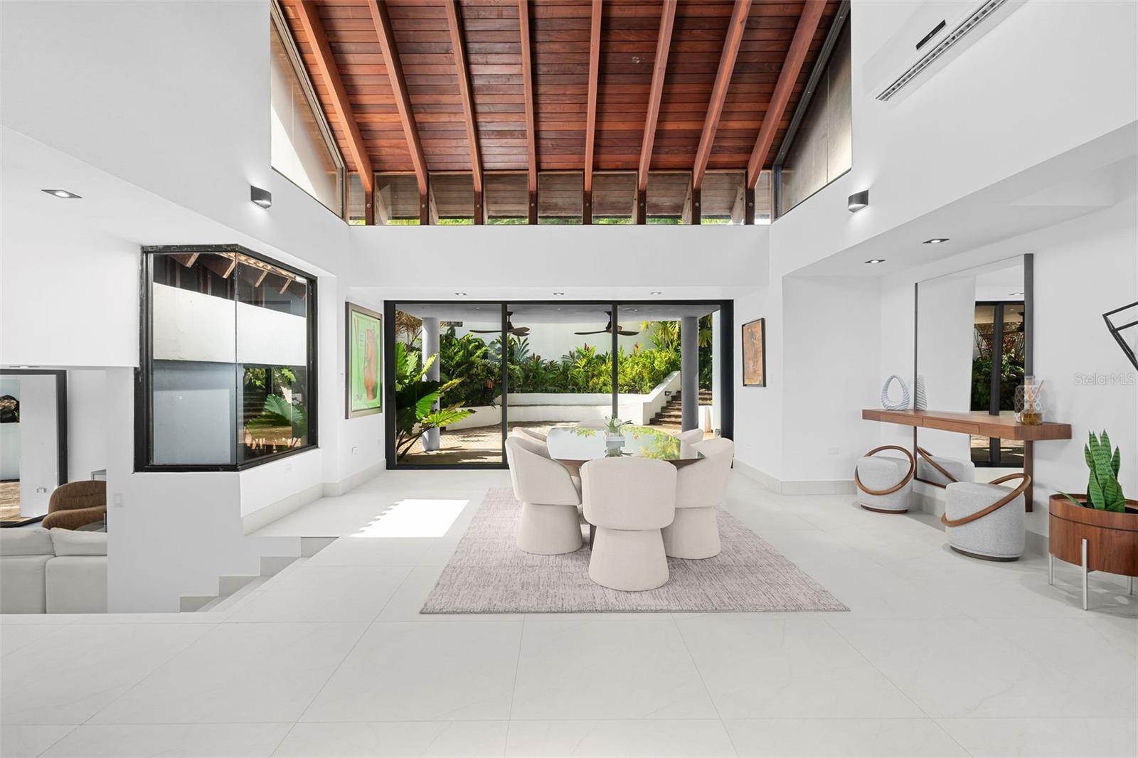 URB. LA COLINA - Residential