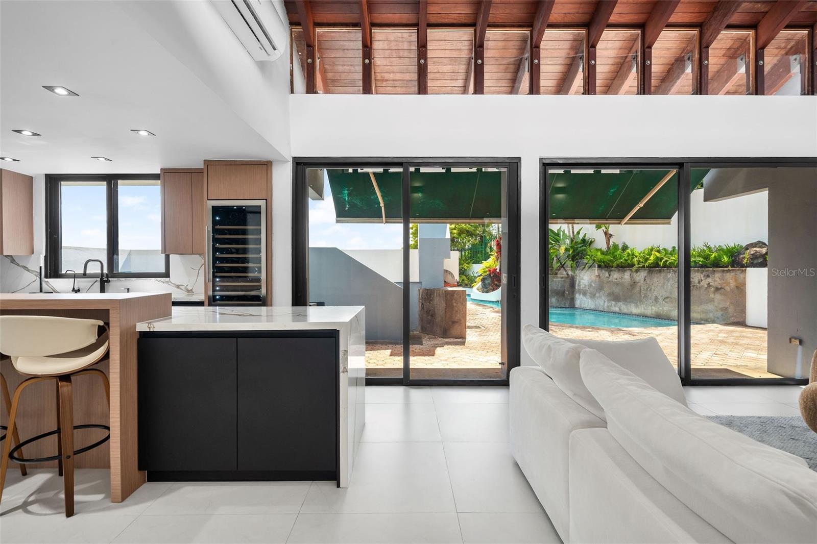 URB. LA COLINA - Residential