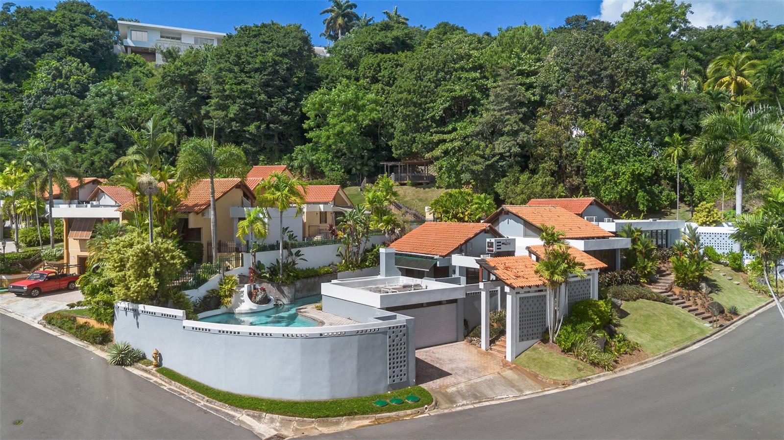 URB. LA COLINA - Residential