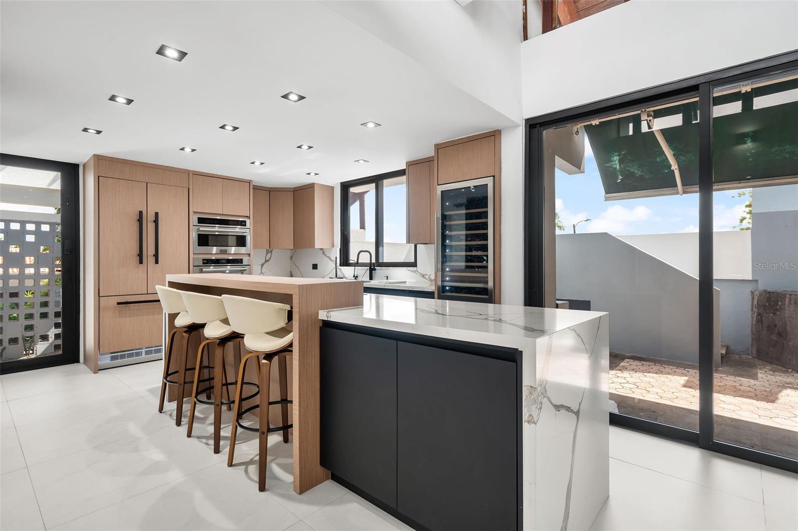 URB. LA COLINA - Residential