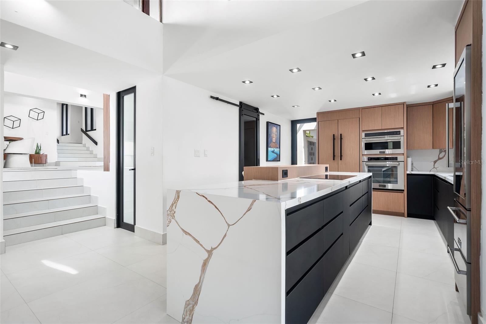 URB. LA COLINA - Residential