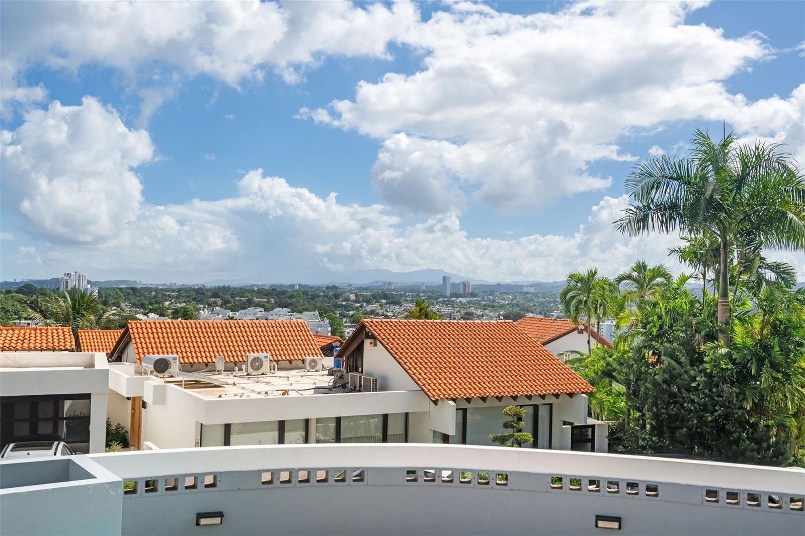 URB. LA COLINA - Residential