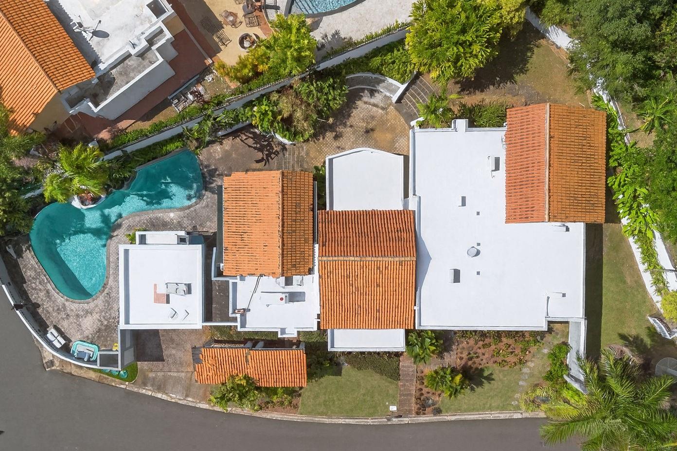 URB. LA COLINA - Residential