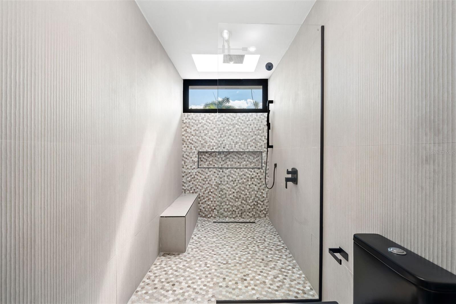 URB. LA COLINA - Residential