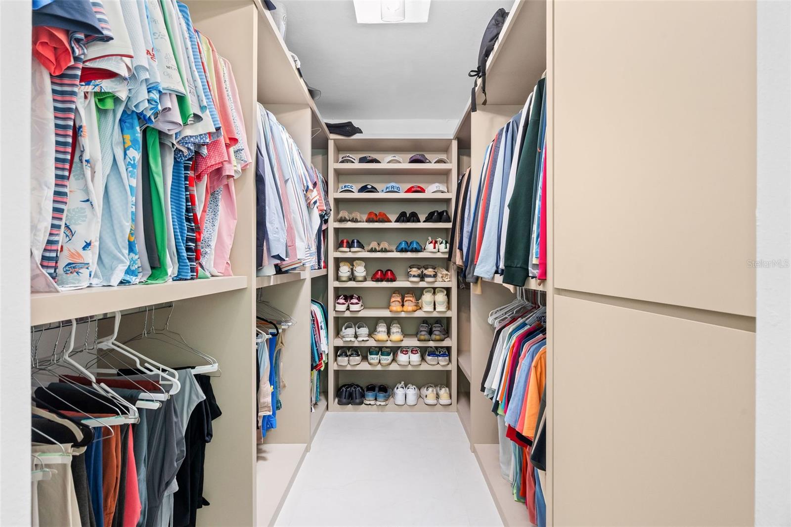 URB. LA COLINA - Residential