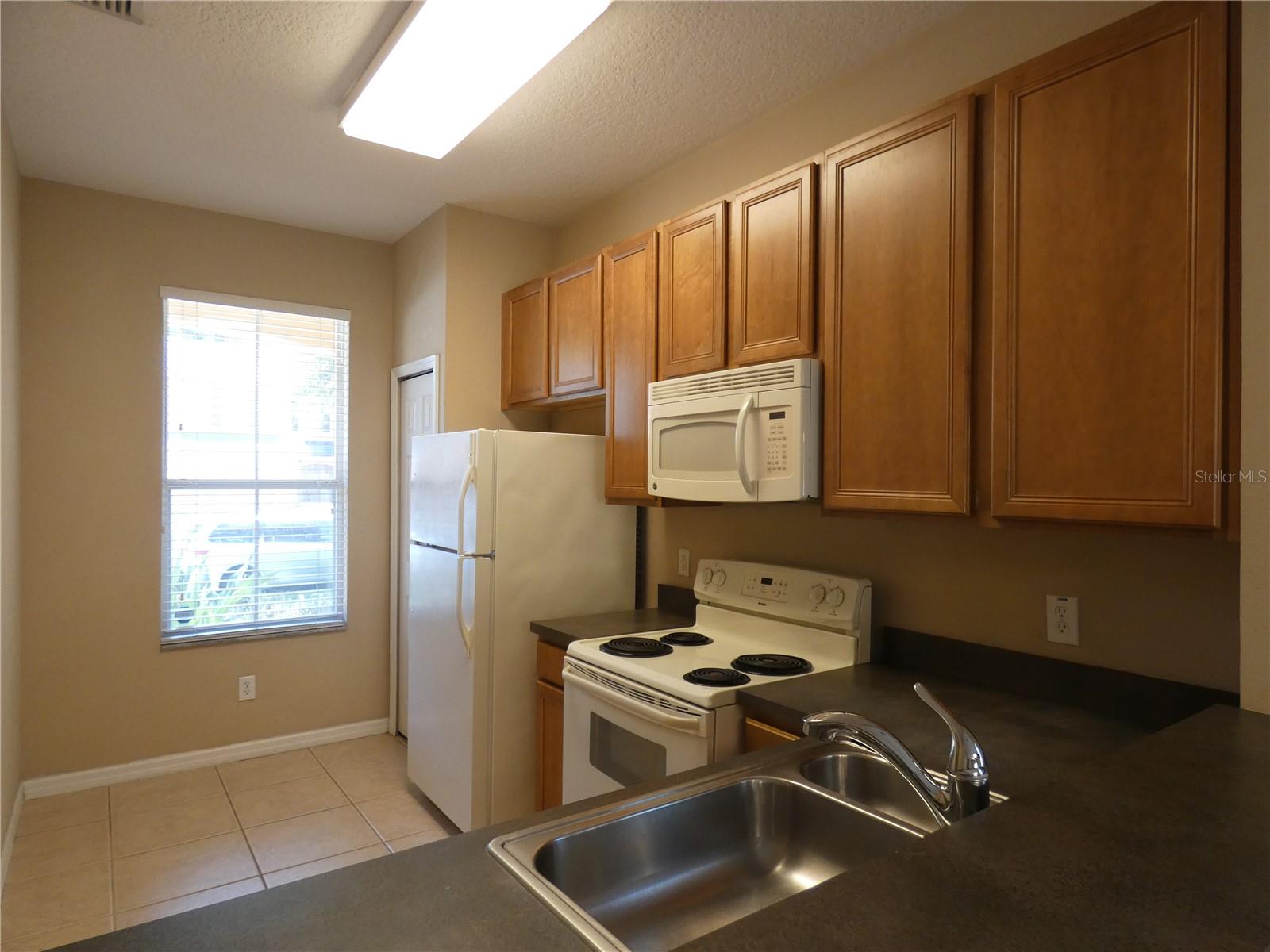 2111 RETREAT VIEW CIRCLE