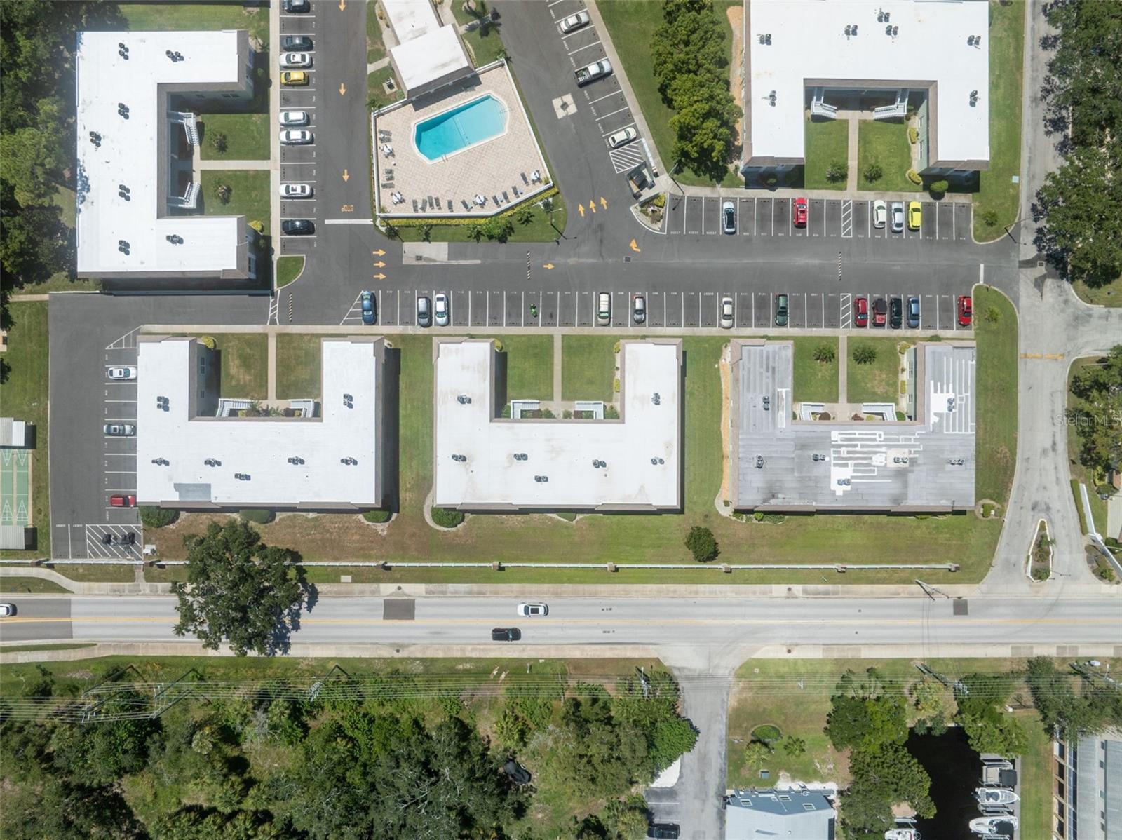 GREEN DOLPHIN PARK CONDO - Residential