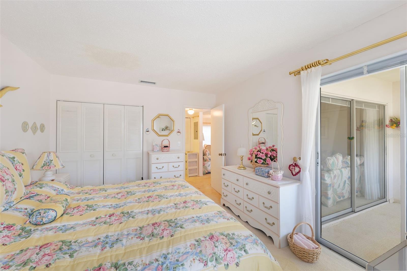 GREEN DOLPHIN PARK CONDO - Residential