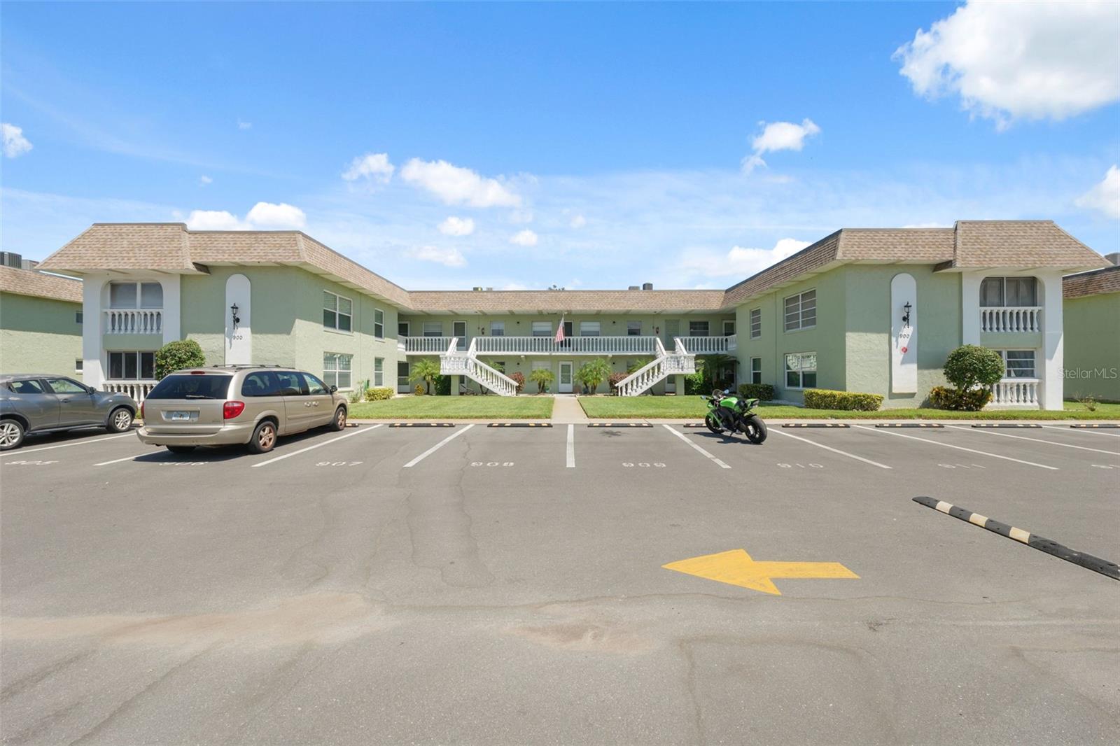 GREEN DOLPHIN PARK CONDO - Residential