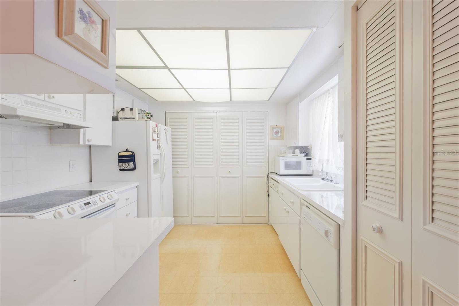 GREEN DOLPHIN PARK CONDO - Residential