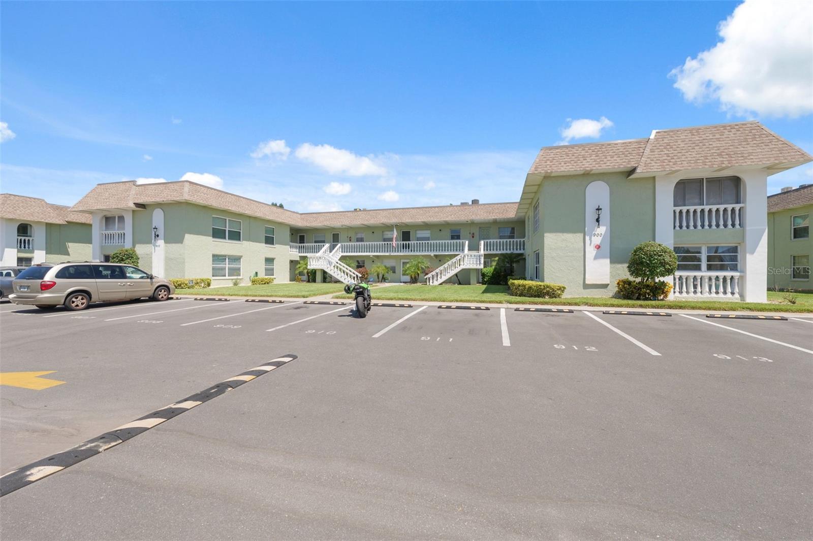 GREEN DOLPHIN PARK CONDO - Residential