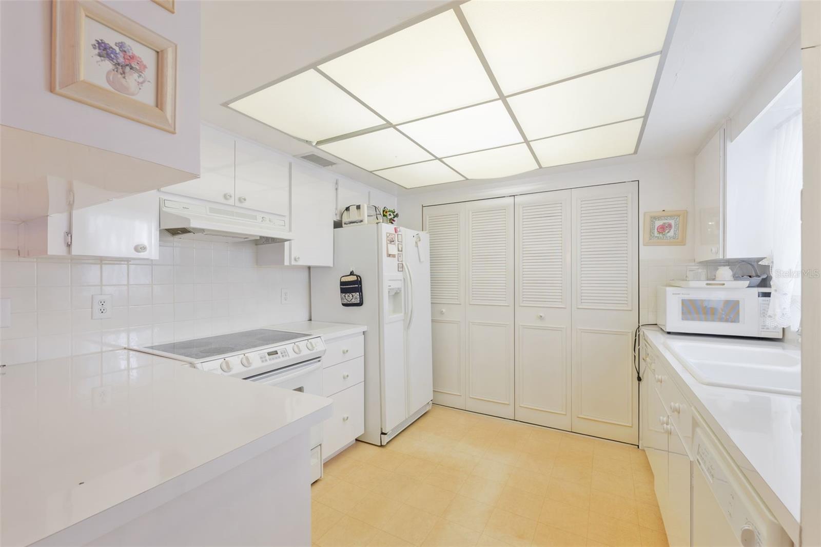 GREEN DOLPHIN PARK CONDO - Residential